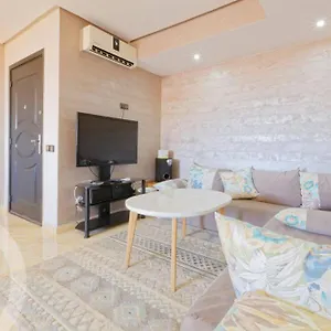 Appartement Des Lilas Dar Salam Chez Madame Assyl Avec 3 Piscines, Marrakesh